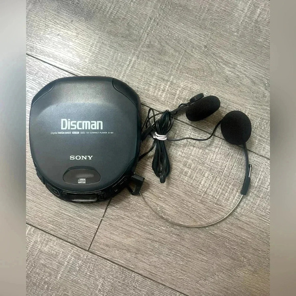 Sony - Discman D-151 - Digital Mega Bass Portable CD Player *TESTED - Picture 1 of 4